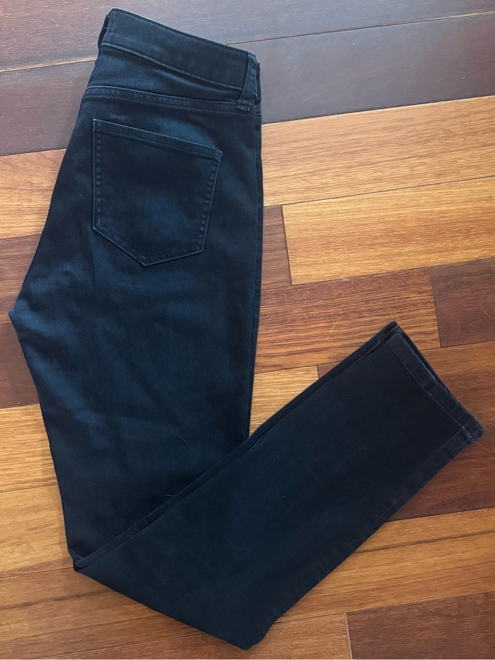Uniqlo Women's High Rise Slim Fit Skinny Stretch Jeans. 33” inseam 26” waist